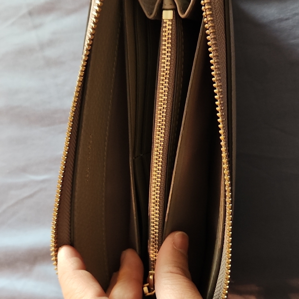 Tory Burch Wallet - Picture 9 of 9